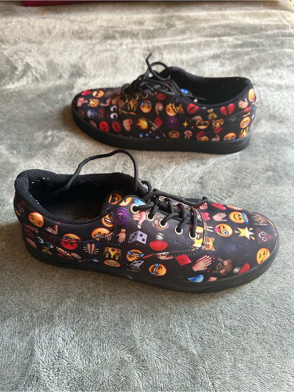 Black Emoji Print Men’s Lace-Up Sneakers